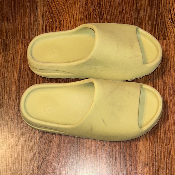 YEEZY slides - Picture 3 of 9
